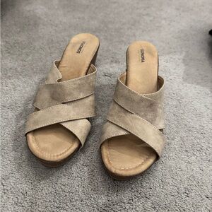 😬 Women's Tan Slide Sandals